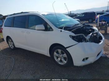  Salvage Toyota Sienna