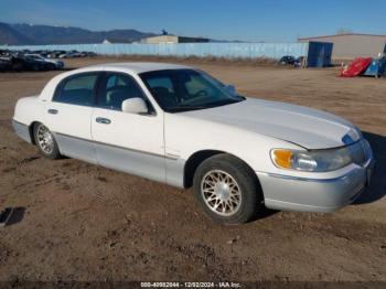  Salvage Lincoln Towncar