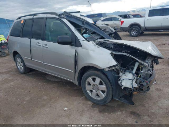  Salvage Toyota Sienna