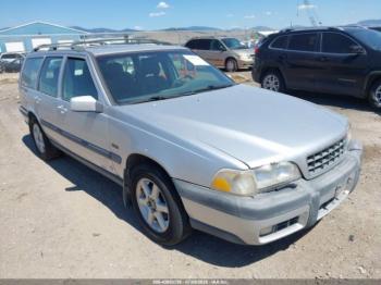  Salvage Volvo V70