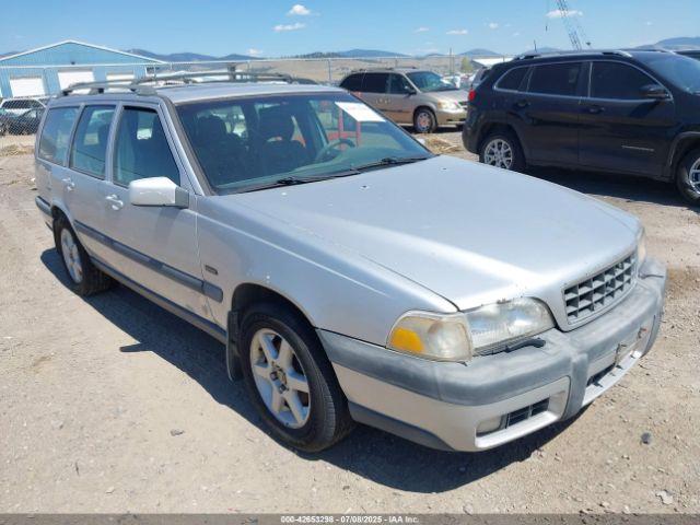 Salvage Volvo V70