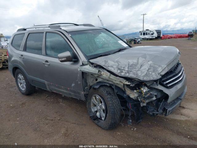  Salvage Kia Borrego