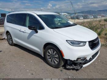  Salvage Chrysler Pacifica