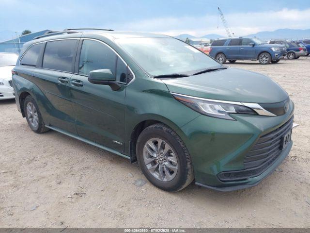 Salvage Toyota Sienna