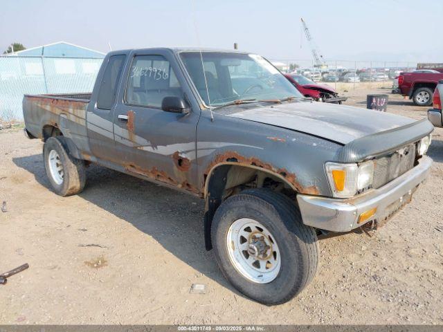  Salvage Toyota Pickup