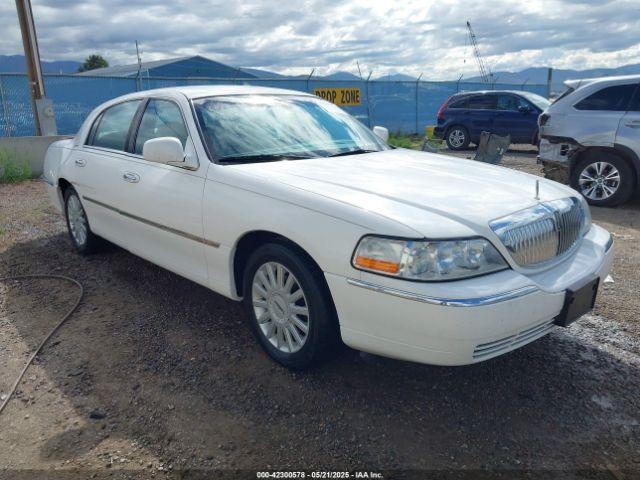  Salvage Lincoln Towncar