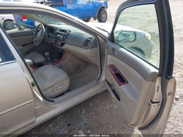 Toyota Camry Xle V6 Image 5