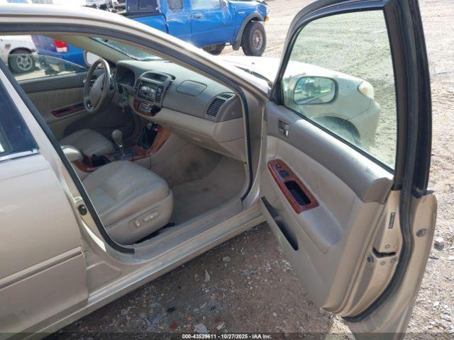 Toyota Camry Xle V6 Image 5