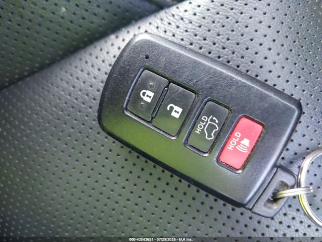 Toyota Highlander Limited Platinum Image 8