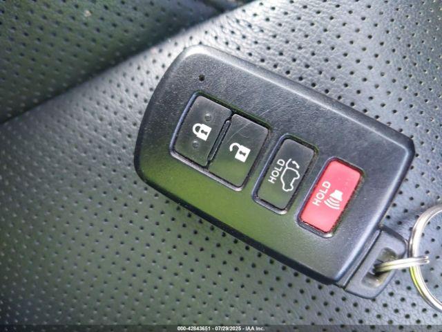 Toyota Highlander Limited Platinum Image 8