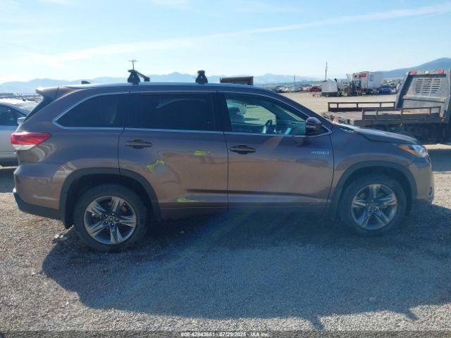 Toyota Highlander Limited Platinum Image 16