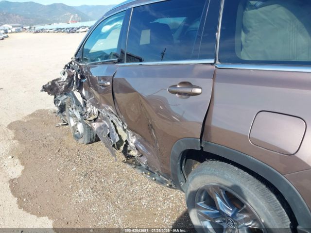 Toyota Highlander Limited Platinum Image 17