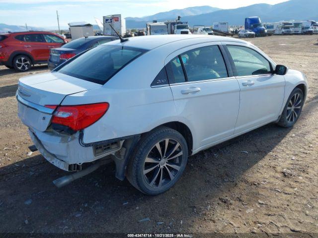 Chrysler 200 Touring Image 5