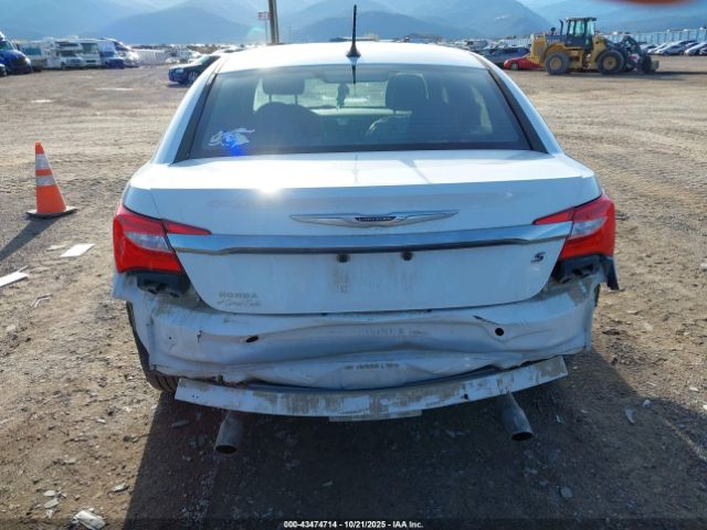 Chrysler 200 Touring Image 8
