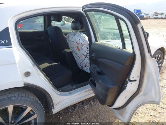 Chrysler 200 Touring Image 10