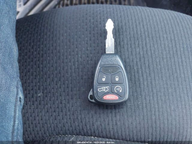 Chrysler 200 Touring Image 11