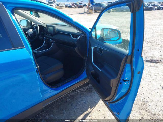 Toyota RAV4 Le Image 7