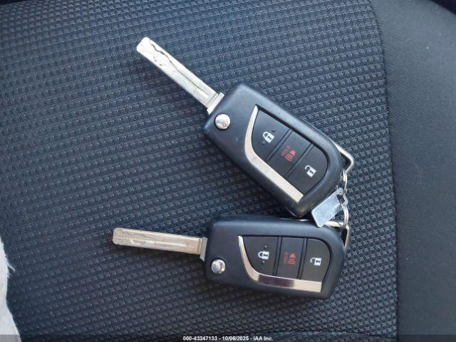 Toyota RAV4 Le Image 9