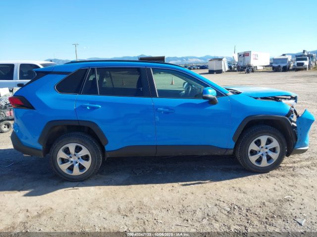 Toyota RAV4 Le Image 11