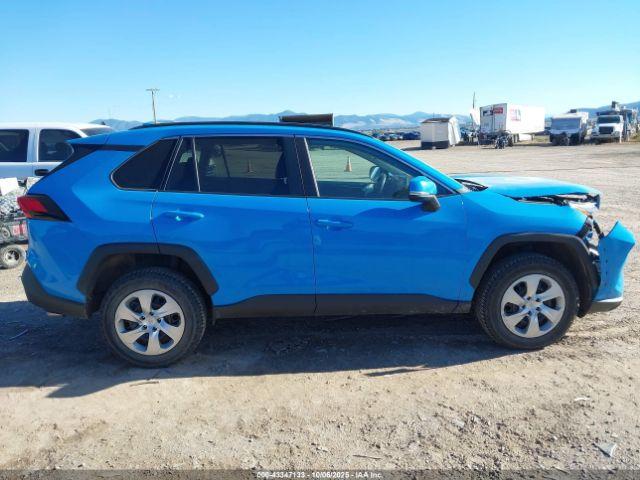 Toyota RAV4 Le Image 11