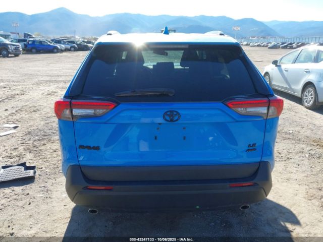 Toyota RAV4 Le Image 8