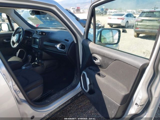 Jeep Renegade Latitude 4x4 Image 11