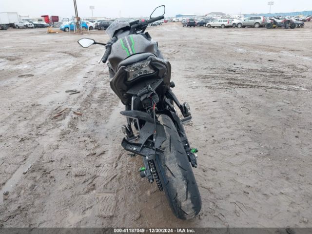 Kawasaki Ex650 R Image 13