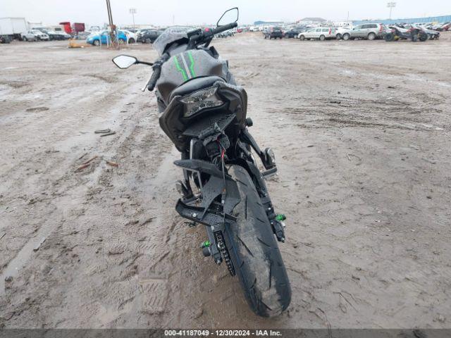 Kawasaki Ex650 R Image 13