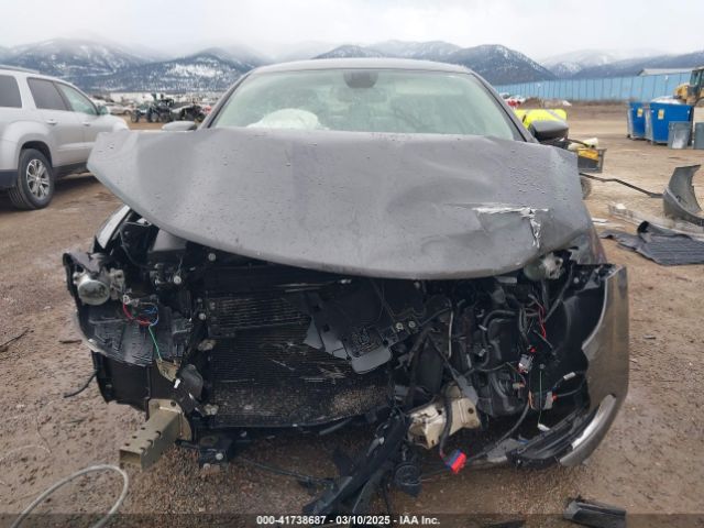 Chrysler 200 Limited Image 2