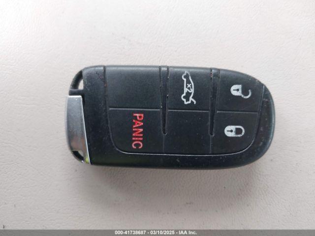 Chrysler 200 Limited Image 9