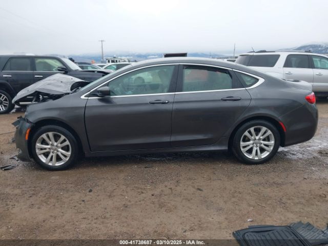 Chrysler 200 Limited Image 17