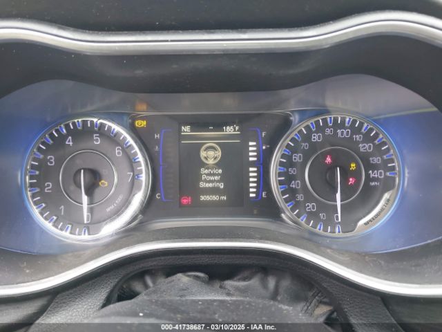 Chrysler 200 Limited Image 13