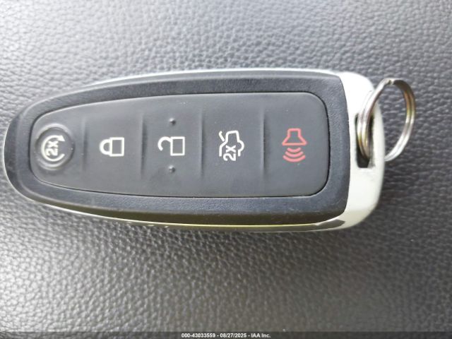 Ford Escape Titanium Image 11