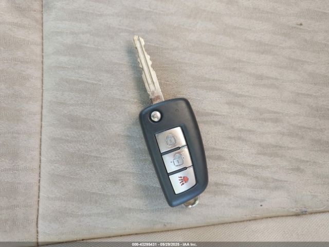 Nissan Rogue S Image 2