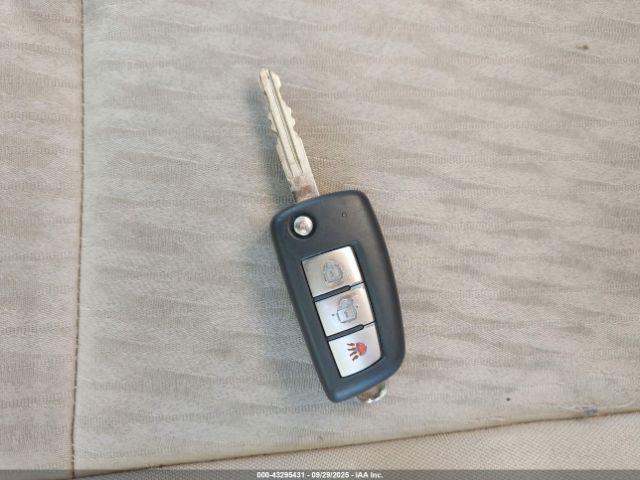 Nissan Rogue S Image 2