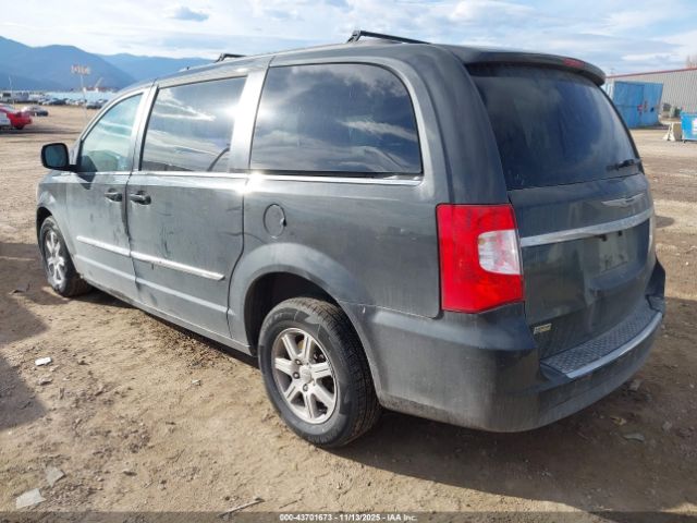 Chrysler Town & Country Touring Image 13