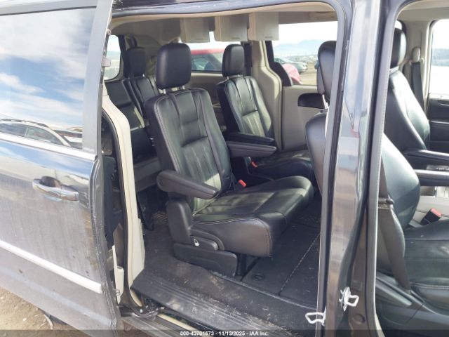 Chrysler Town & Country Touring Image 7