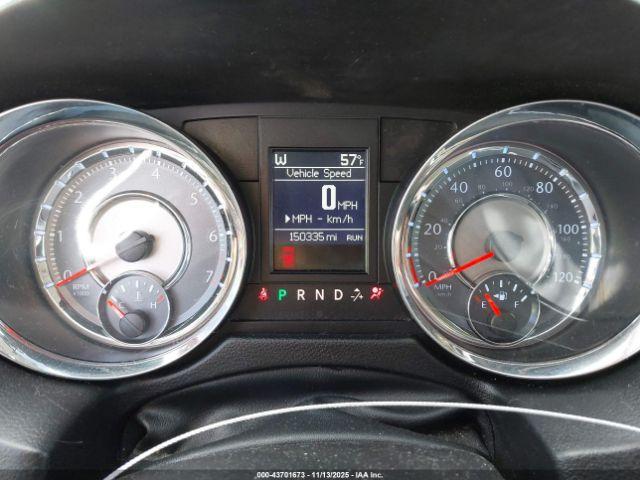 Chrysler Town & Country Touring Image 10