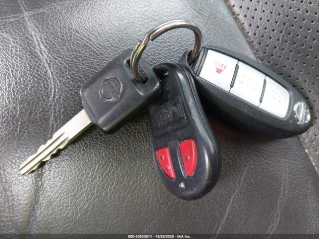 Nissan Frontier Pro-4x 4x4 Image 13