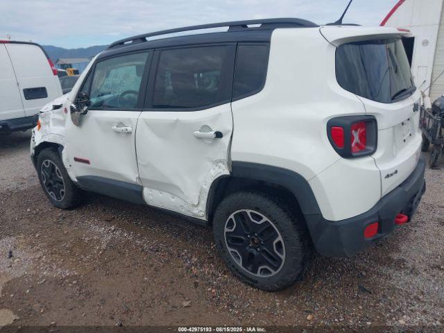 Jeep Renegade Trailhawk 4x4 Image 4