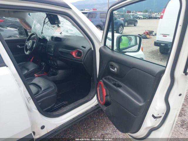 Jeep Renegade Trailhawk 4x4 Image 8