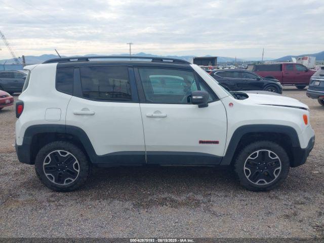 Jeep Renegade Trailhawk 4x4 Image 12
