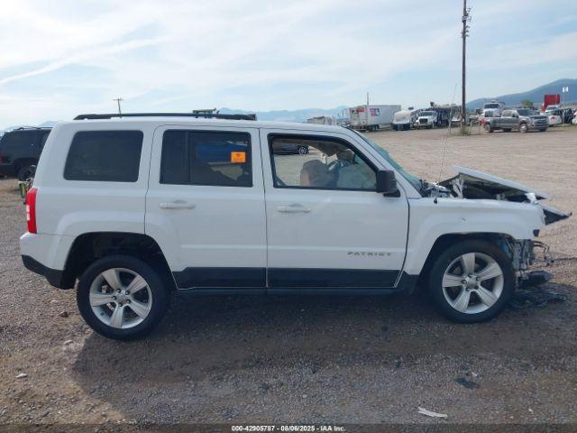 Jeep Patriot Latitude Image 14