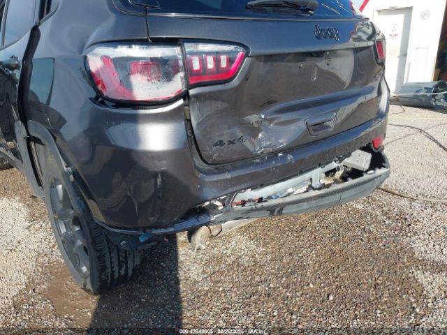 Jeep Compass Latitude 4x4 Image 12