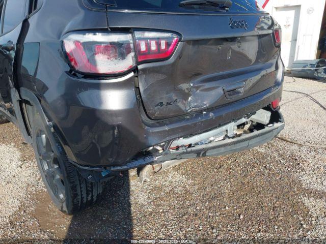 Jeep Compass Latitude 4x4 Image 12