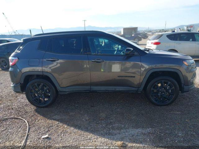 Jeep Compass Latitude 4x4 Image 16