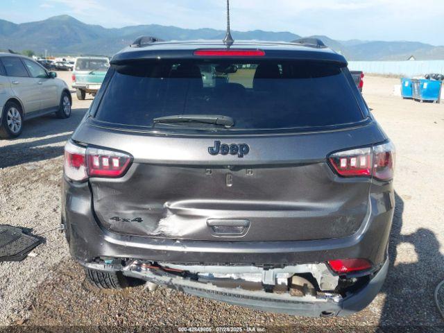 Jeep Compass Latitude 4x4 Image 8