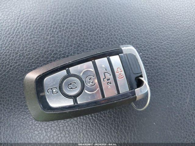 Ford F-350 Lariat Image 8