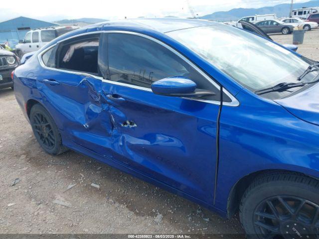 Chrysler 200 Limited Image 18