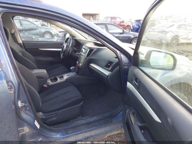 Subaru Outback 2.5i Premium Image 2